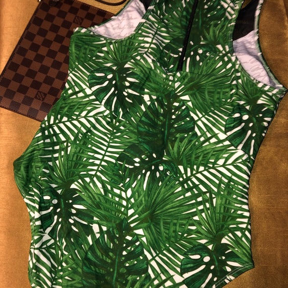 NWOT Marilyn Monroe tropical one piece swim - Picture 4 of 6